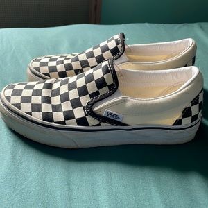 Size 6 Women’s/4.5 Mens Checkered Slip-on Vans